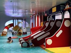 -涨巢·潮玩水疗局