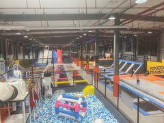 -嗨翻Hi-Fun竞技主题乐园·蹦床亲子生日轰趴(国光1937店)