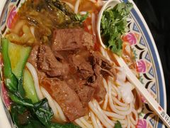 招牌红煨牛腩粉-鑫花溪牛肉米粉(东环大润发店)