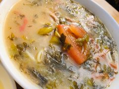 特色酸菜肉丝面-牛王庙特色面(杏苑公寓店)