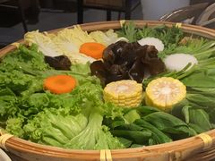 -尚尚仙·酸汤猪手·猪肚鸡火锅(华联万柳购物中心店)