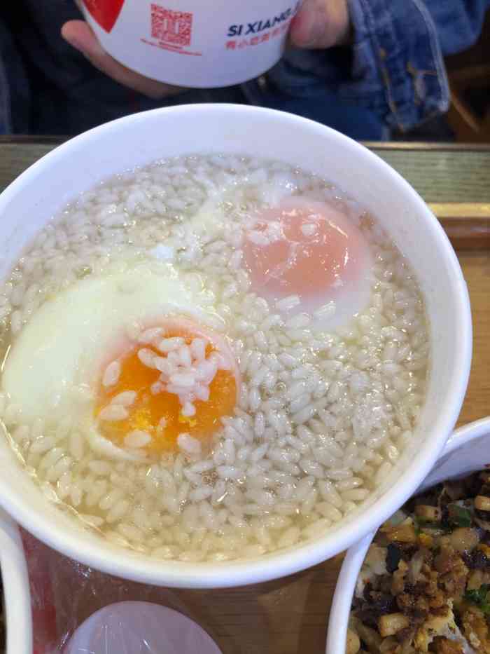 丝娃娃的蘸水很不错.鸡丝豆花粉太辣了.