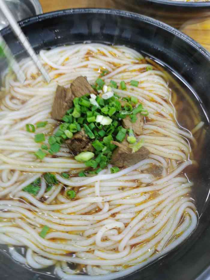 常德牛肉粉面-"去荷花机场乘夜航,照例先在车站附近垫垫肚.