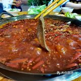 晒完太阳吃火锅，到火锅一条街吃大龙