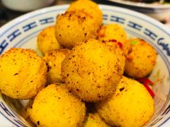 -沪小二炭火蛙锅(淮海中路美食不夜城店)