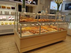 面包甜点陈列柜-好利来(十里河店)