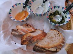 三种酱配酸面包-Mesa Madre梅萨妈妈·Bintana(国贸店)