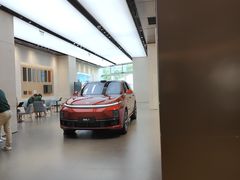 -理想汽车(世纪汇店)