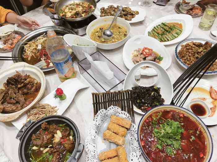 锦翌金源海鲜酒楼-"停车还算好听,门口有车位,饭店对面也有位.