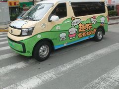 -趣玩宠物乐园寄养训犬训狗游泳池