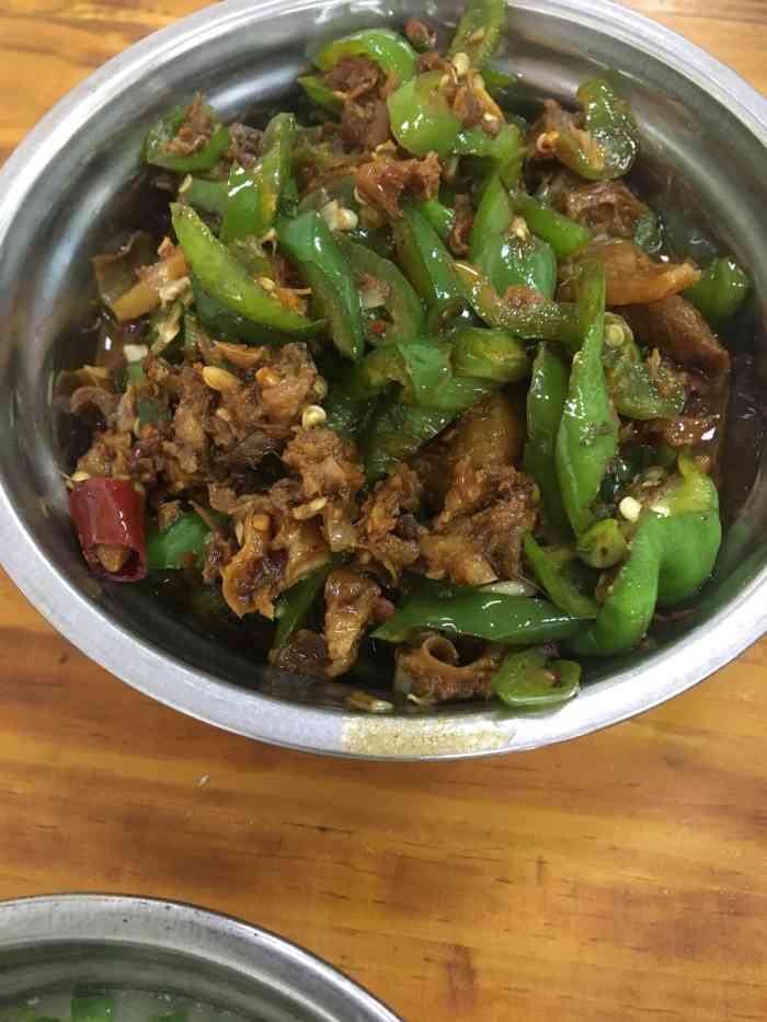 猪脑盒饭店(原报社分店"每次过去都是吃猪头肉盒饭,感觉吃别的菜就.