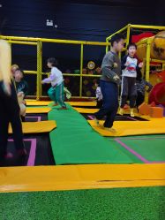 -蹦蹦跳跳(新奥购物中心店)