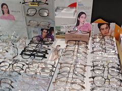 -美式眼镜·授权蔡司.依视路.尼康.豪雅.明月(人民广场店)
