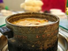 -绿色墨脱石锅城