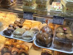 -白玉兰食品甜凤店(合生汇店)