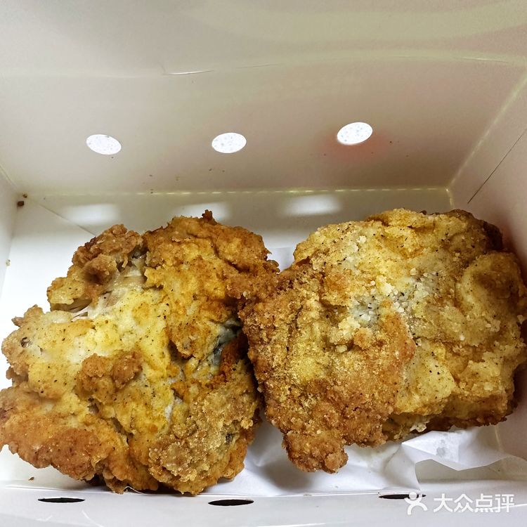 KFC人满为患 听说下一个2.29疯狂星期四在2052年？