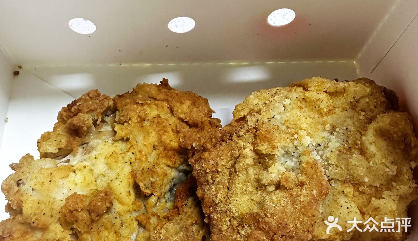 KFC人满为患 听说下一个2.29疯狂星期四在2052年？