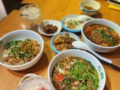 -呷佬·长沙手工米粉(金沙江路店)