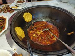-鲁员外地锅鸡地锅鱼(古墩路店)