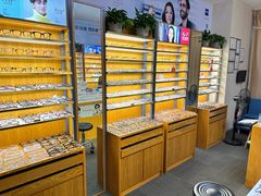 -优医视平价眼镜蔡司依视路折扣工厂店(十里堡店)