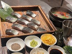 -围炉肉舍•炭烤活鳗•丹东海鲜烤肉(步行街店)