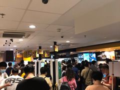 等位区-麦当劳(新达汇三林店)