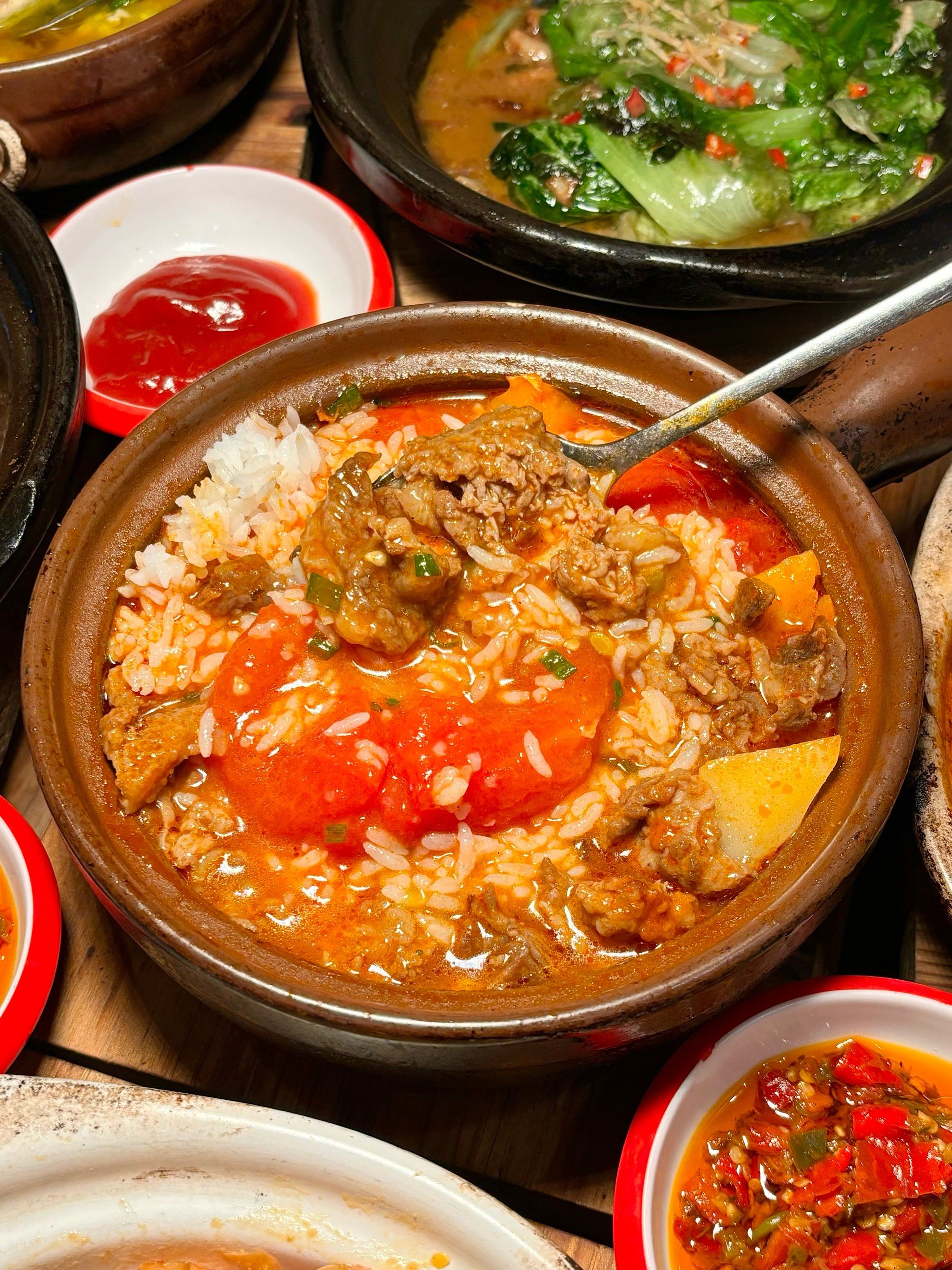 原来汕头真的有!砂锅番茄牛腩饭张力拉满!