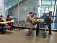 -麦当劳(轻轨曹杨路店)