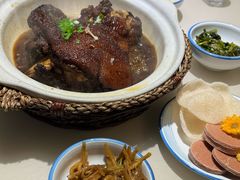 -老码头黑皮肘子锅包肉(赣水路店)