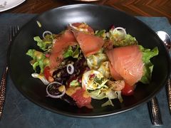 烟熏三文鱼色拉-YUE·6·西式融合餐厅(外滩六号店)