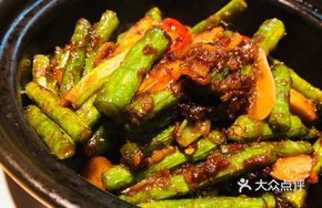 Three Pepper Sauce Braised Pork with Green Beans