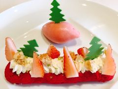 韩国草莓配日本柚子泡芙-Caprice(香港四季酒店)
