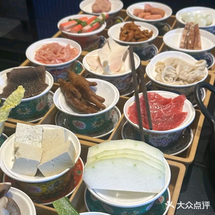 
麻辣鲜香必吃！鲜切牛肉空运毛肚地道川味火锅