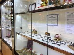 -MiRi眼镜连锁·蔡司·尼康控优点合作店(莘庄店)