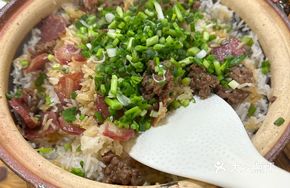 Tangerine Peel Beef and Preserved Meat Clay Pot Rice