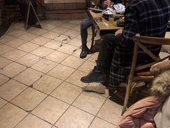 等位区-何师烧烤Pro ·江湖川菜·小龙虾·精酿(太古里旗舰店)