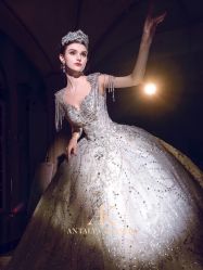 -Renee芮亦婚纱(原丽莎)