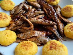 贴饼子炖小鱼儿-何适山庄 ·可团建(水长城P2停车场店)