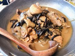 小鸡炖蘑菇-关东小磨东北菜(上海长风大悦城店)