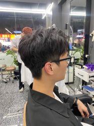 -藤野造型专业烫染接发