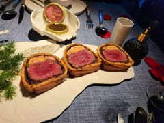 惠灵顿牛排-弦月窗LUNETTE BY AMANDA(复兴路店)