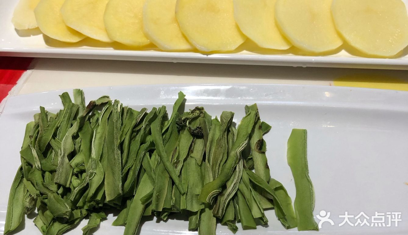 鲜鸭血很鲜，推荐；毛肚有一点偏老