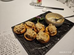 鹅肝酱葱油饼-南麓·浙里(外滩店)
