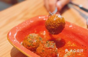 Classic Italian Meatballs in Tomato Sauce