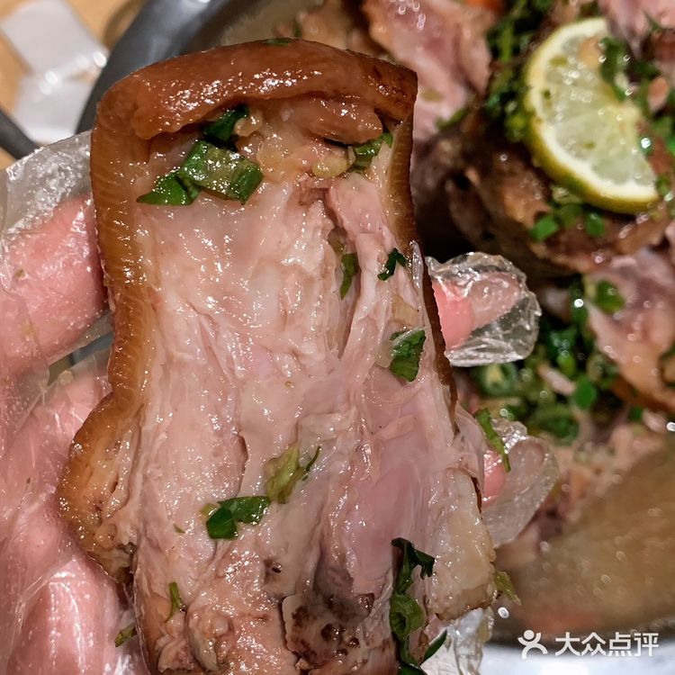 珠海这家巨巨巨好吃的泰式猪肘比拳头还大🔥火盆咔泰国MAMA面