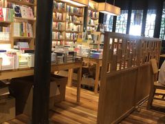 -猫的天空之城概念书店(杭州南宋御街店)