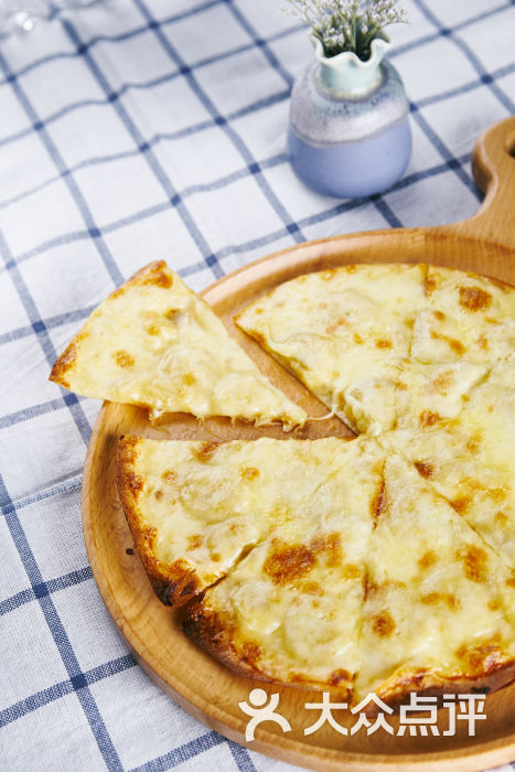 跪倒的榴莲薄披萨