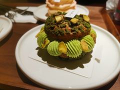 开心果树莓泡芙-Ten Olives甜点
