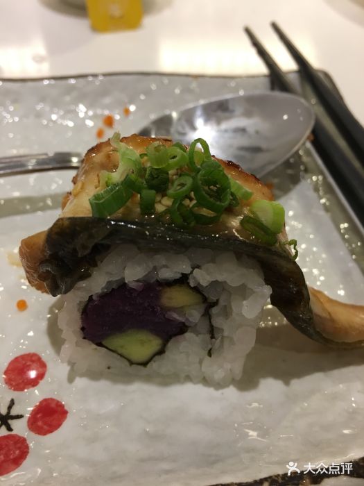 鳗鱼牛油果紫薯卷