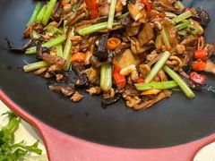 -阿瓦山寨·湘菜现炒·剁椒鱼头王(咸阳总店)